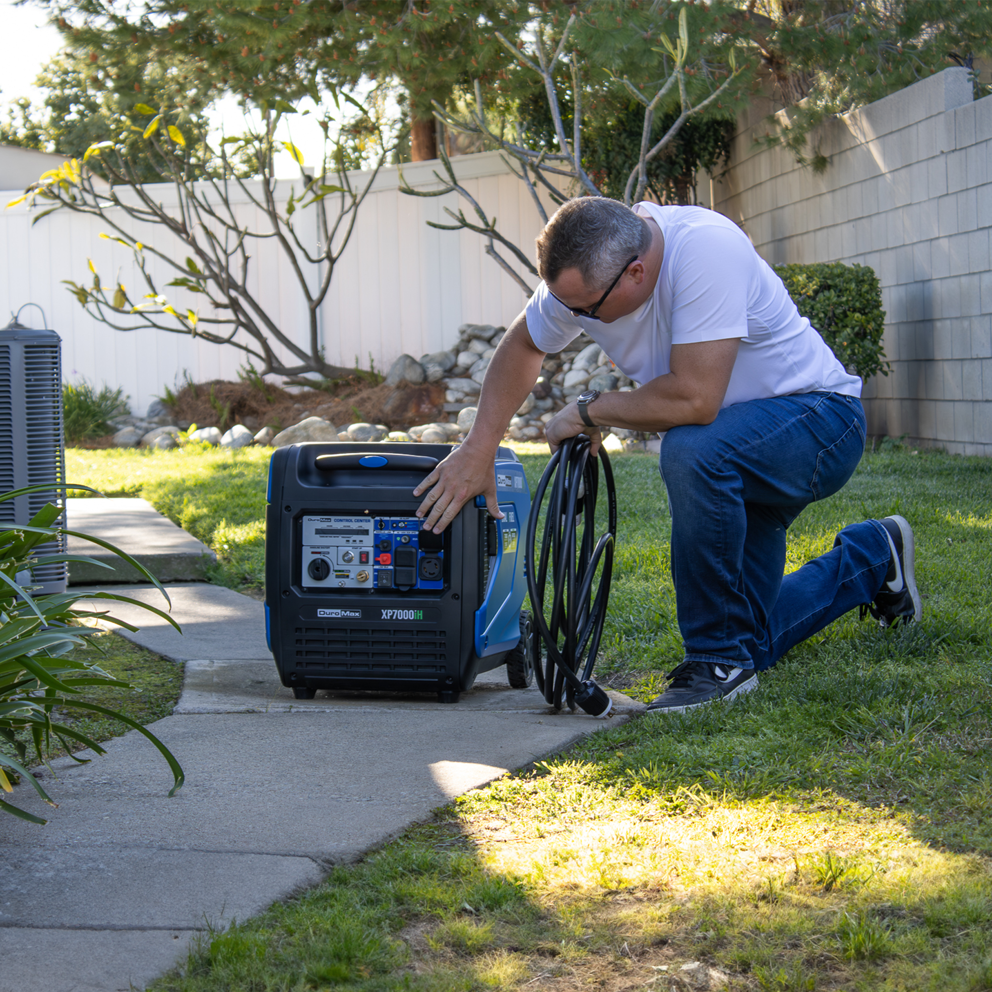 DuroMax XP7000iH 7,000 Watt Portable Dual Fuel Inverter Generator - Quiet, Low THD - Image 6